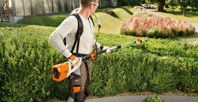 https://greelytreeservices.com/wp-content/uploads/2022/03/Cordless_Stihl_HLA_85_Hedge_Trimmer_product_feature-686x356.jpg